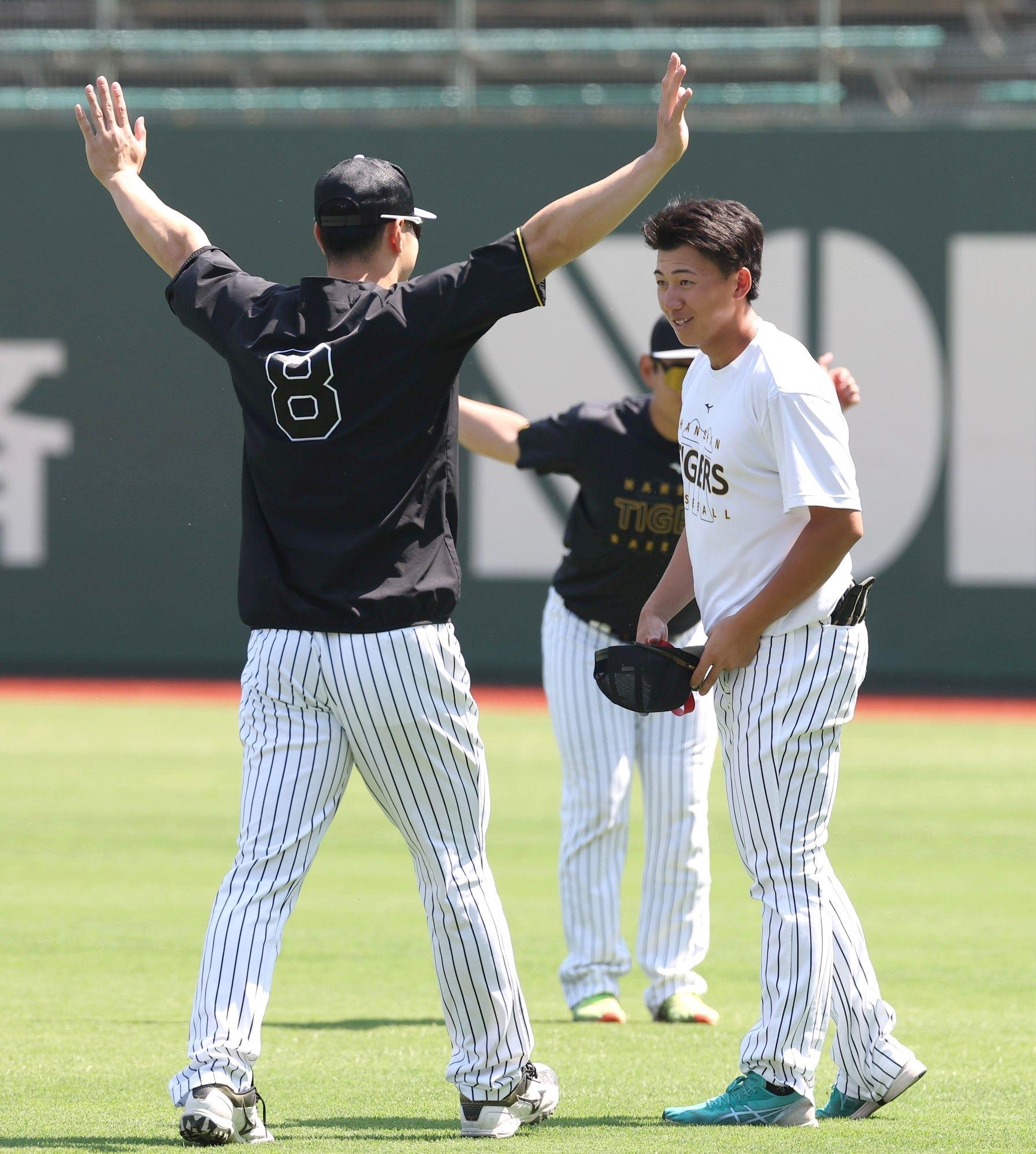 阪神 佐藤輝明がドラ1ルーキーに見せた姿 野手陣の雰囲気を象徴した一