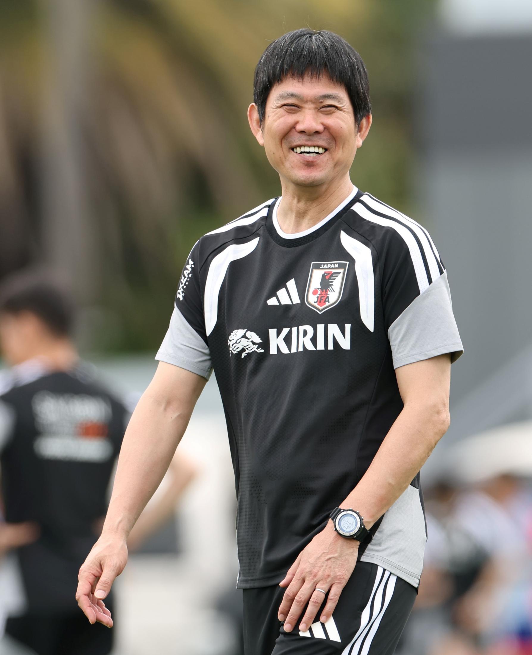 サッカー日本代表が国内合宿スタート 緊急招集のDF吉田麻也、骨折