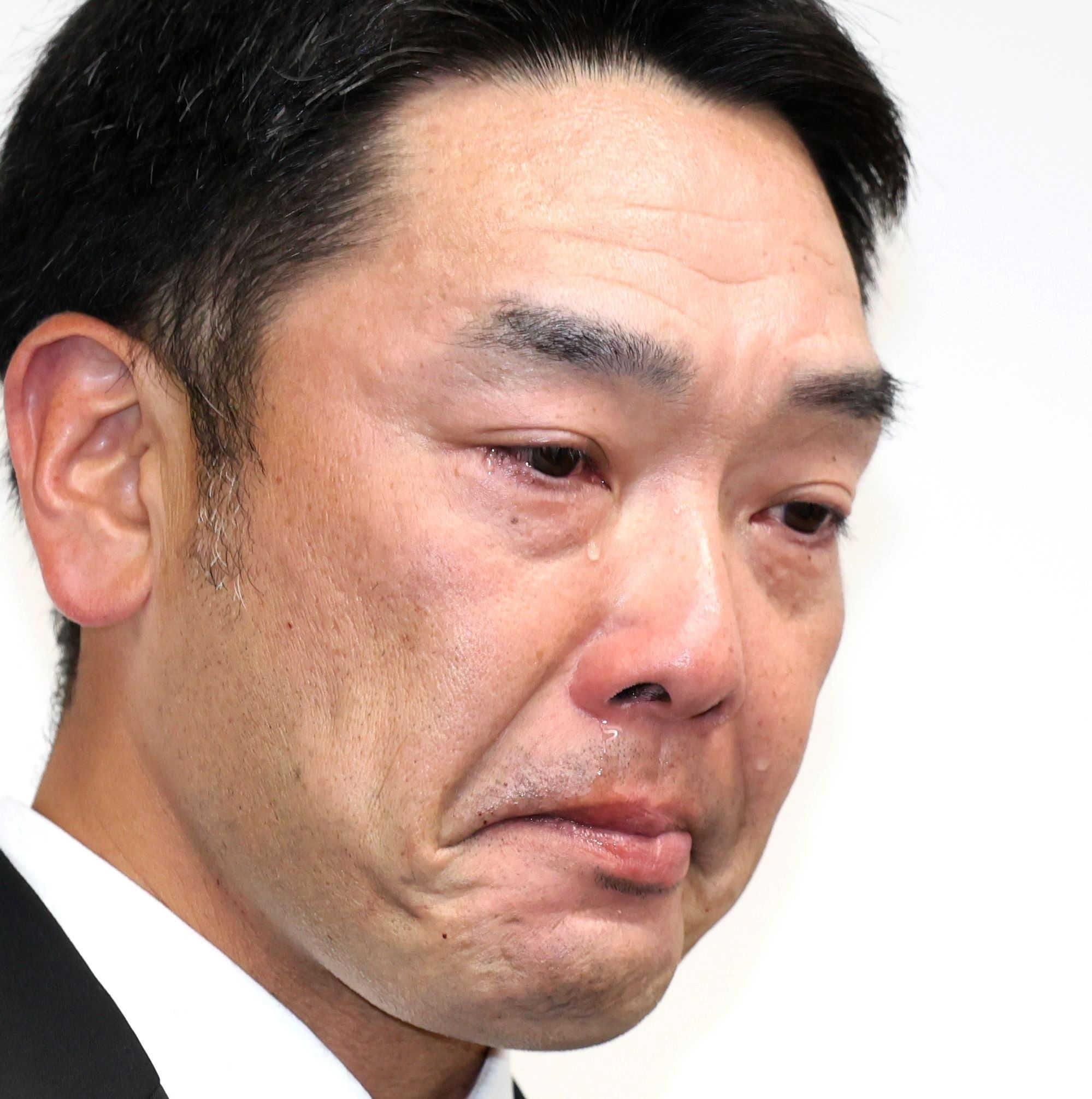 巨人・阿部監督辞任 涙の謝罪「伝統ある巨人軍監督の名も汚した」（デイリースポーツ） - Yahoo!ニュース