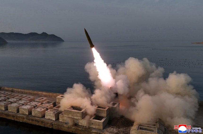 韓国政府が原子力潜水艦開発を公式化した日 北朝鮮が「ミサイル・自爆