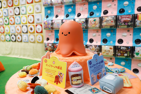 巨大なにっこりーノやガチャの製造過程など見どころも満載！「Qualia