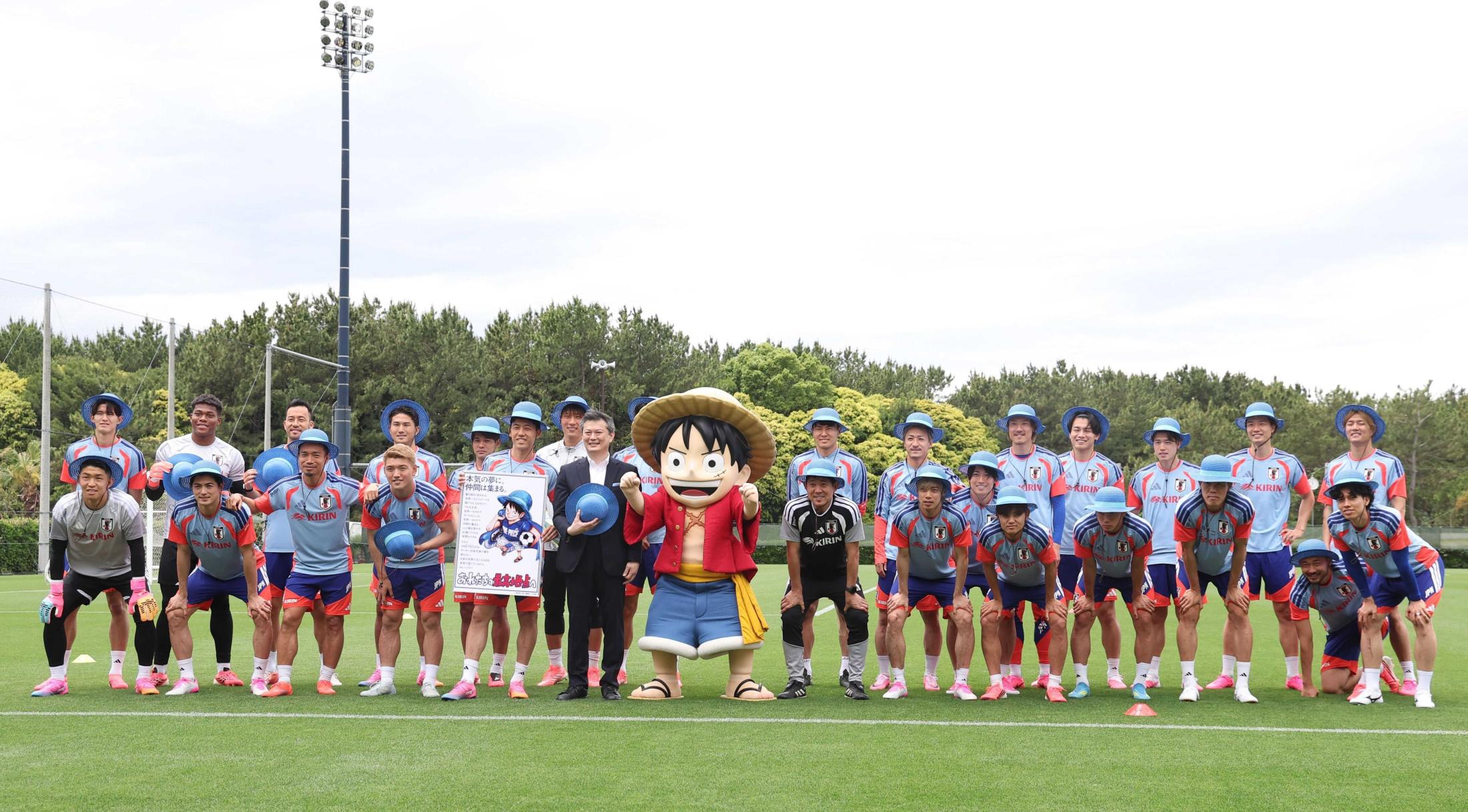 サッカー日本代表が「ONE PIECE」とコラボ 遠藤主将「麦わらの