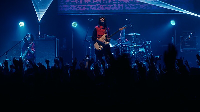 NEE、Zepp DiverCity公演より「マニック」ライブ映像を公開（Billboard