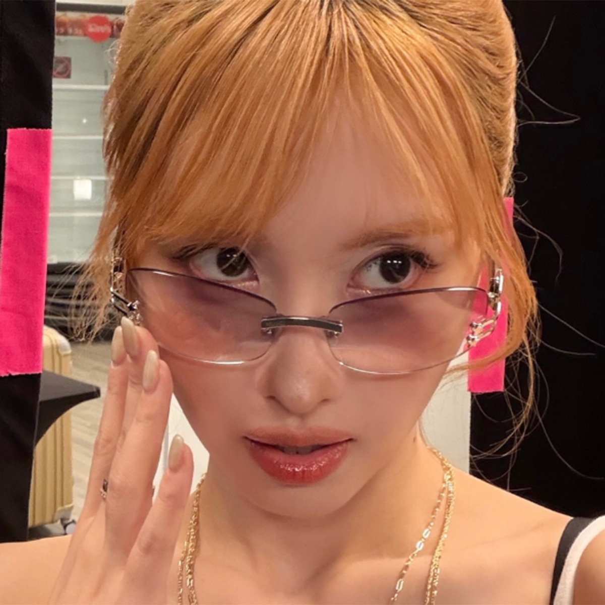 きわどくて心配」TWICE・モモ “両脇丸見え”ファッションにファン沸騰