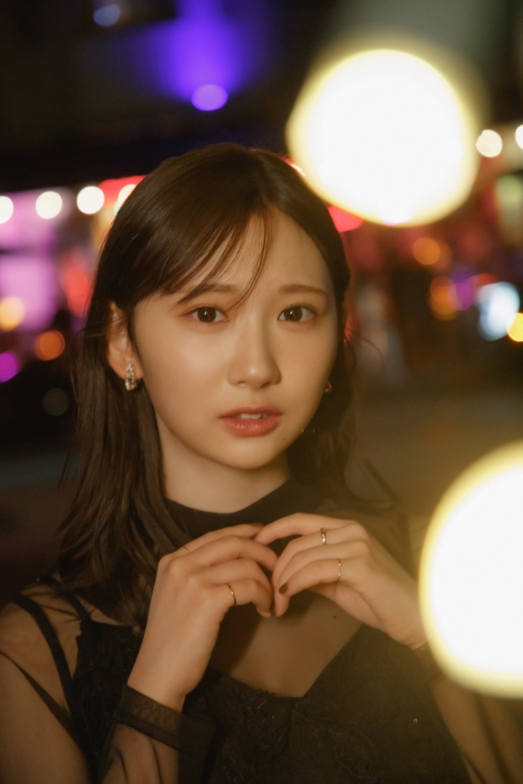 日向坂46藤嶌果歩＞黒ドレスの“大人かほりん” 初写真集の第6弾先行