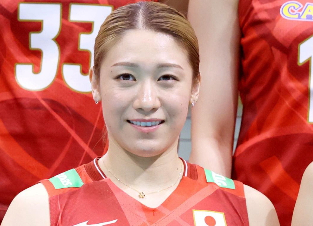 ばっさり20㎝カットの石川真佑もVサイン 日本代表のオフショットに