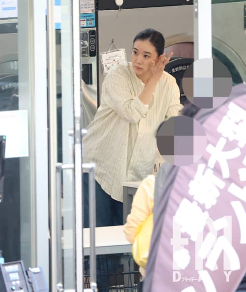 住宅街のコインランドリーに蒼井優が…18年ぶり地上波主演ドラマの撮影
