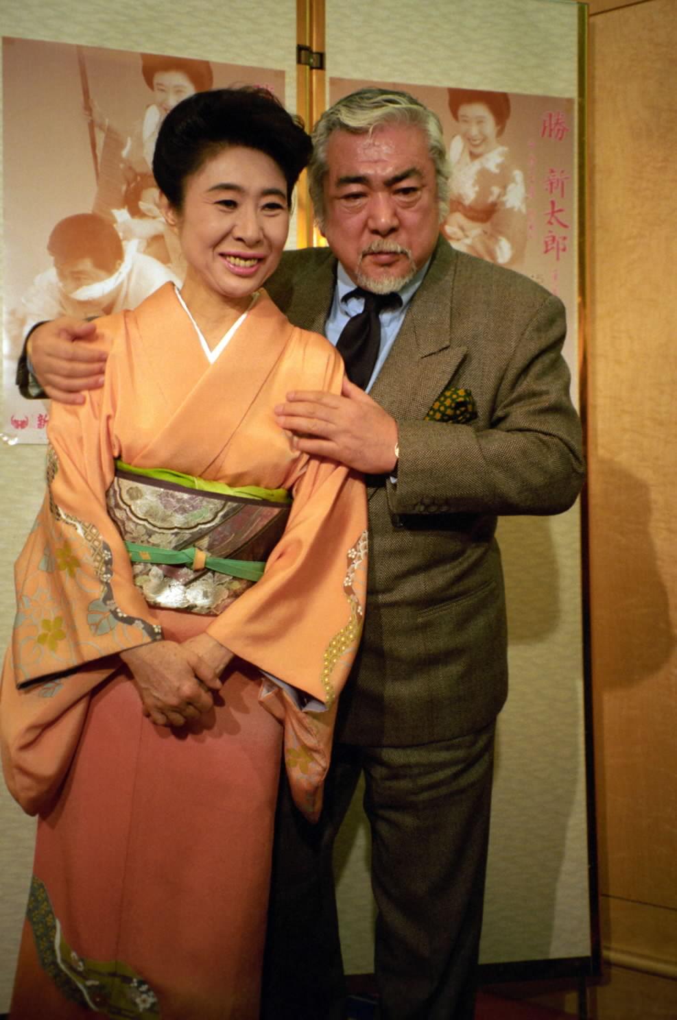 中村玉緒さん 勝新太郎さんのもとへ逝く 86歳、肺炎 22年2月から
