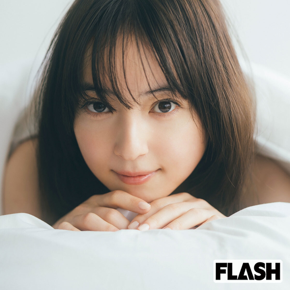佐々木希に接近！「目が合いすぎる」カレンダーの中身（SmartFLASH