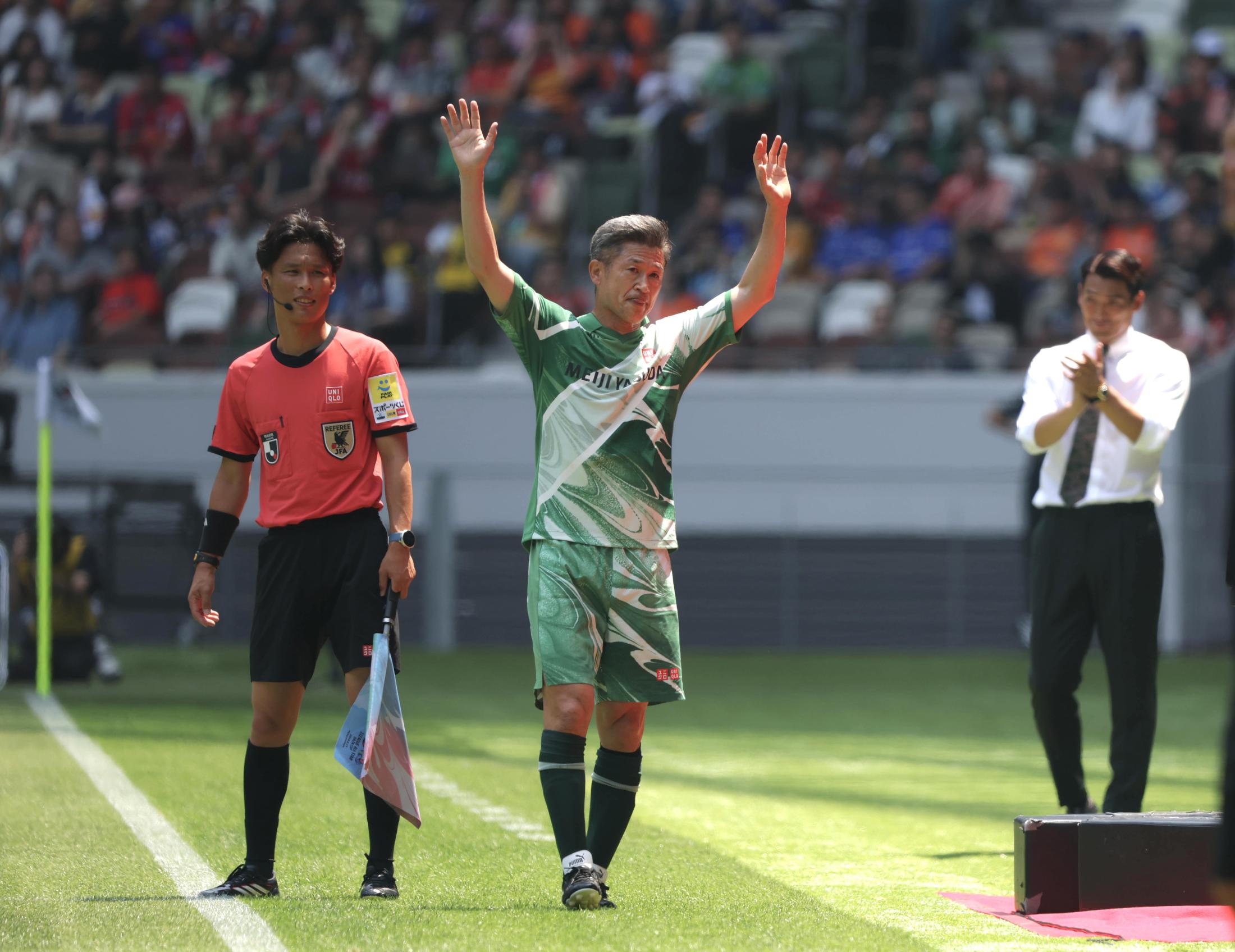 ファン喝采！59歳カズ、自身19年ぶりオールスターで先発出場