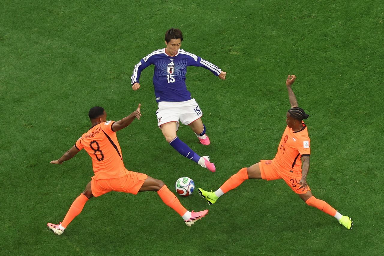 オランダサッカー界のレジェンド」ファン・デル・ファールト氏が生放送