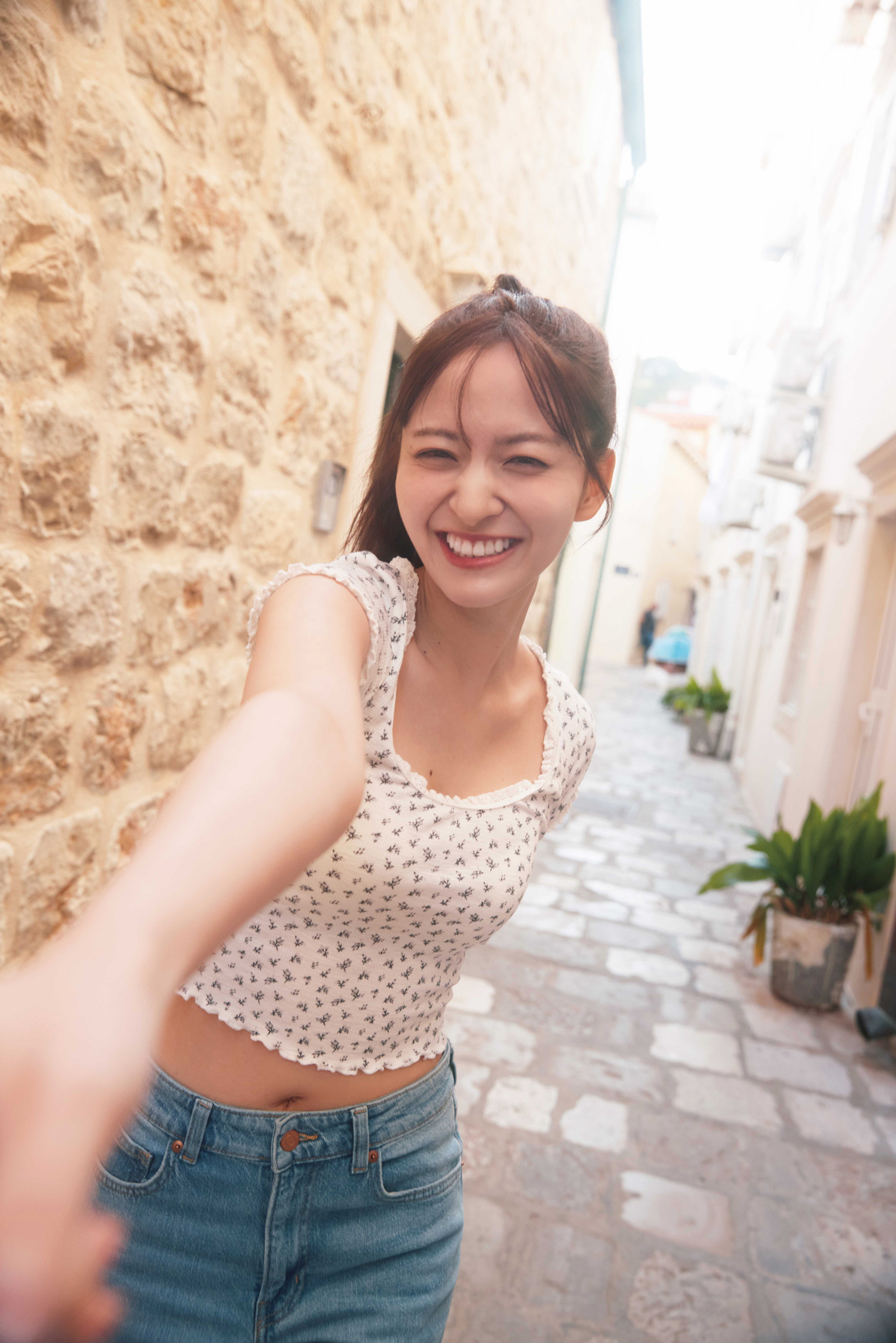 乃木坂46金川紗耶1st写真集『好きのグラデーション』全国10店舗で