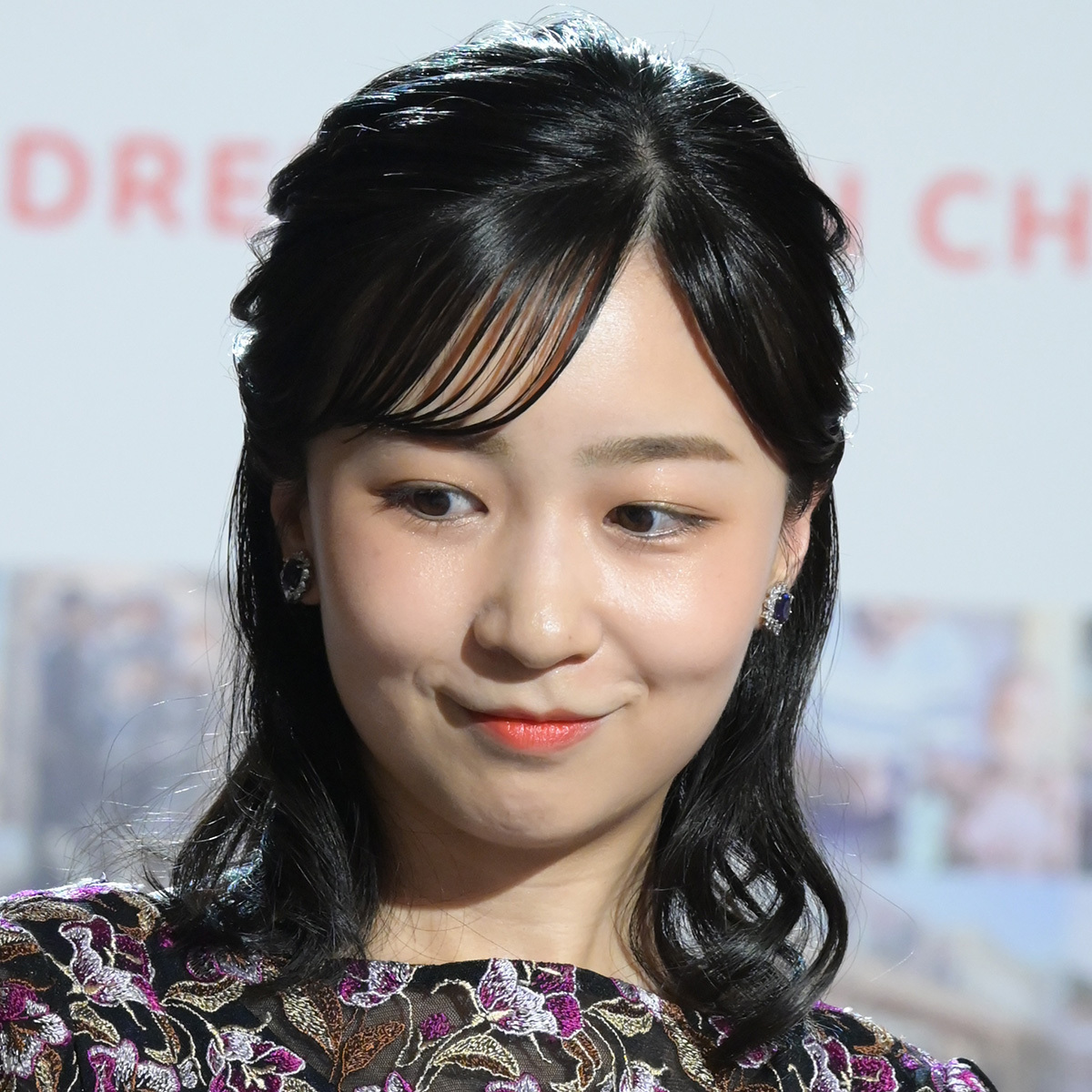 TPOをわきまえた方が」の声も…佳子さま母娘ご公務の“カラフルワンピ”へ