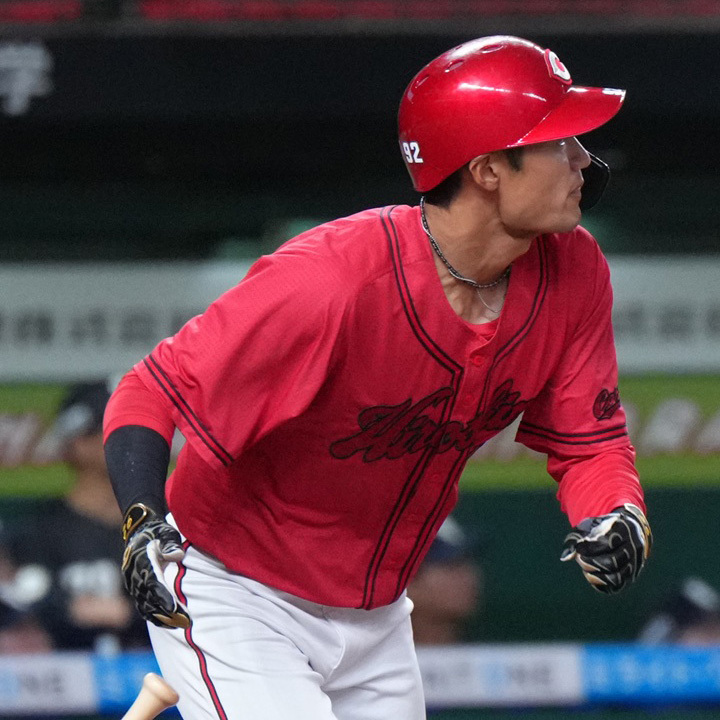 takabonWBC日本代表 新井貴浩サイン入りキャップ ネイビー/レッド 赤い