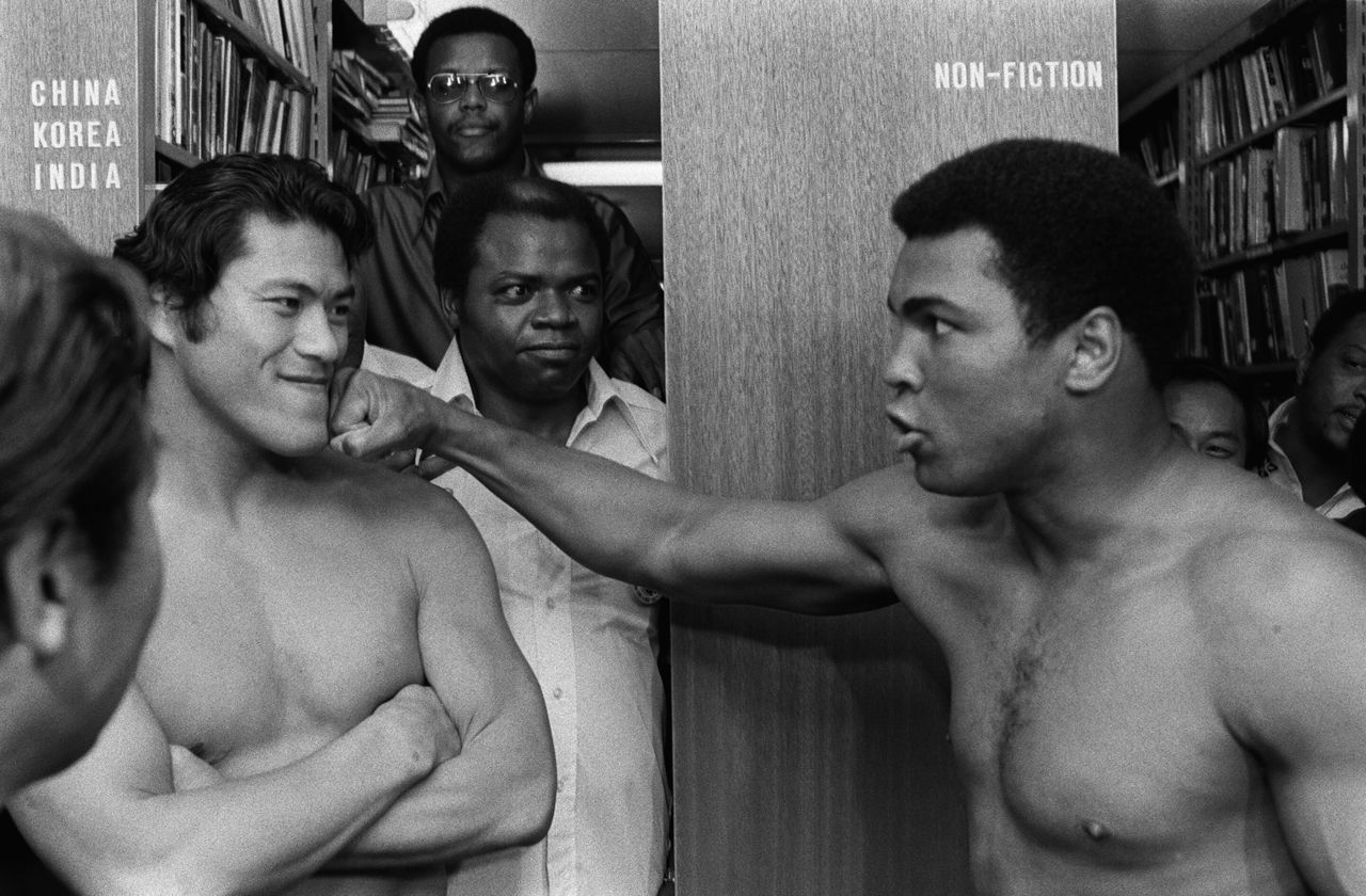 モハメドアリソフビ１９７６年日本製、アントニオ猪木、プロレスボクシング 半世紀をへて、“凡戦” は “伝説”に】真の価値が理解されなかった1976年