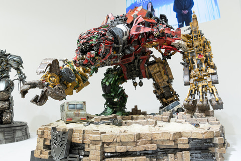 トランスフォーマー／リベンジ」デバステーターをスタチュー化！ 奥行