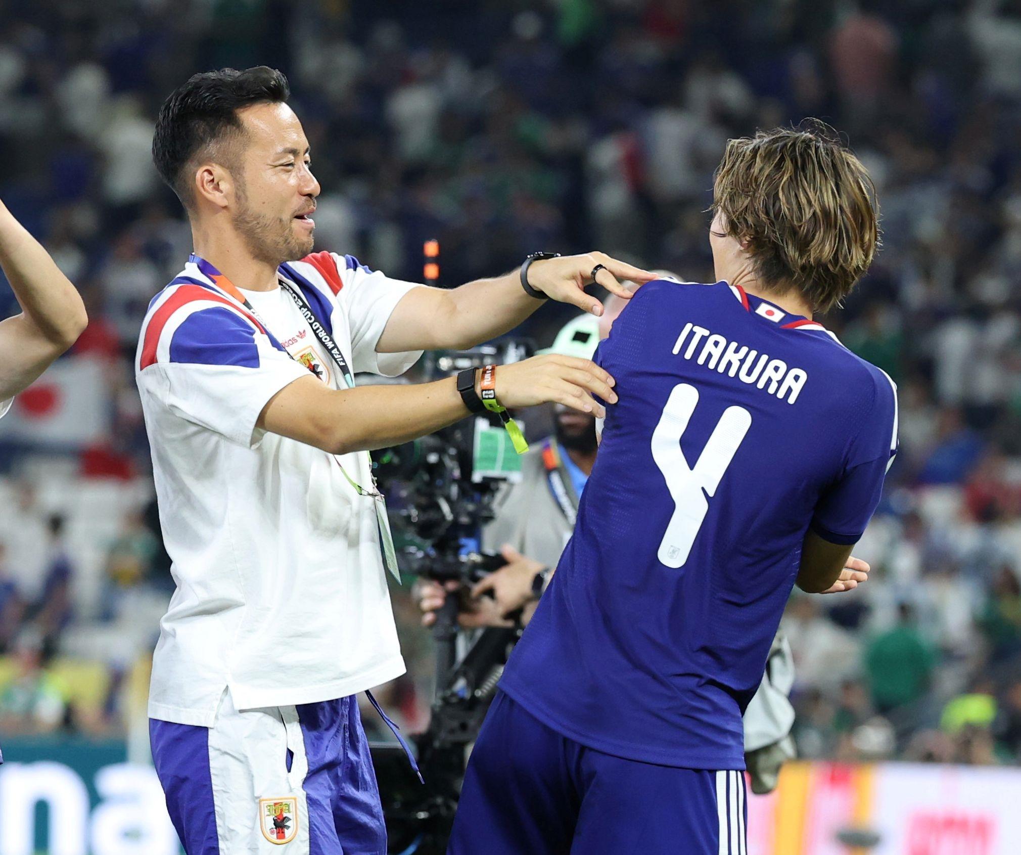吉田麻也 W杯5大会連続出場の長友へ「しぶとすぎる男」「カッケーっ