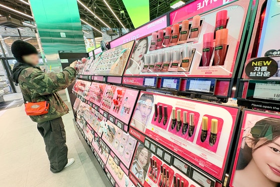 韓国コスメの主！ 消費財輸出1位だが化粧品工場相次ぎ廃業…韓国コスメ好況の「背信