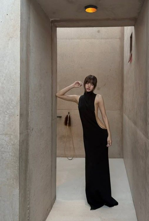 LVMH会長の三男との破局説が浮上したBLACKPINKリサ、ユタ州の砂漠で