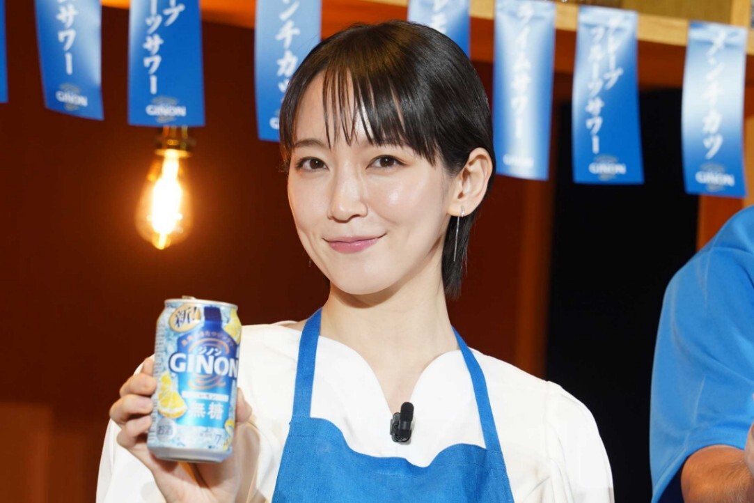 の*ち様 GINON 無糖サワー吉岡里帆さん　非売品 吉岡里帆＞エプロン姿の居酒屋1日店長に “甘やかしてほしい”瞬間を