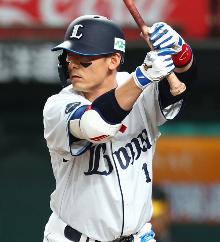 栗山巧、中村剛也が直面する「競争社会」の現実 レジェンド2人が二軍