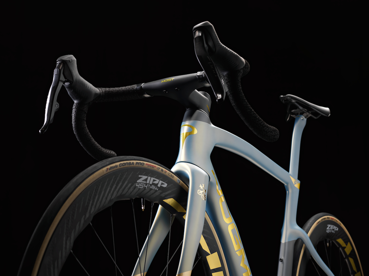 ピナレロ DOGMA F：Q36.5チームがツールで駆る限定カラーのフレーム