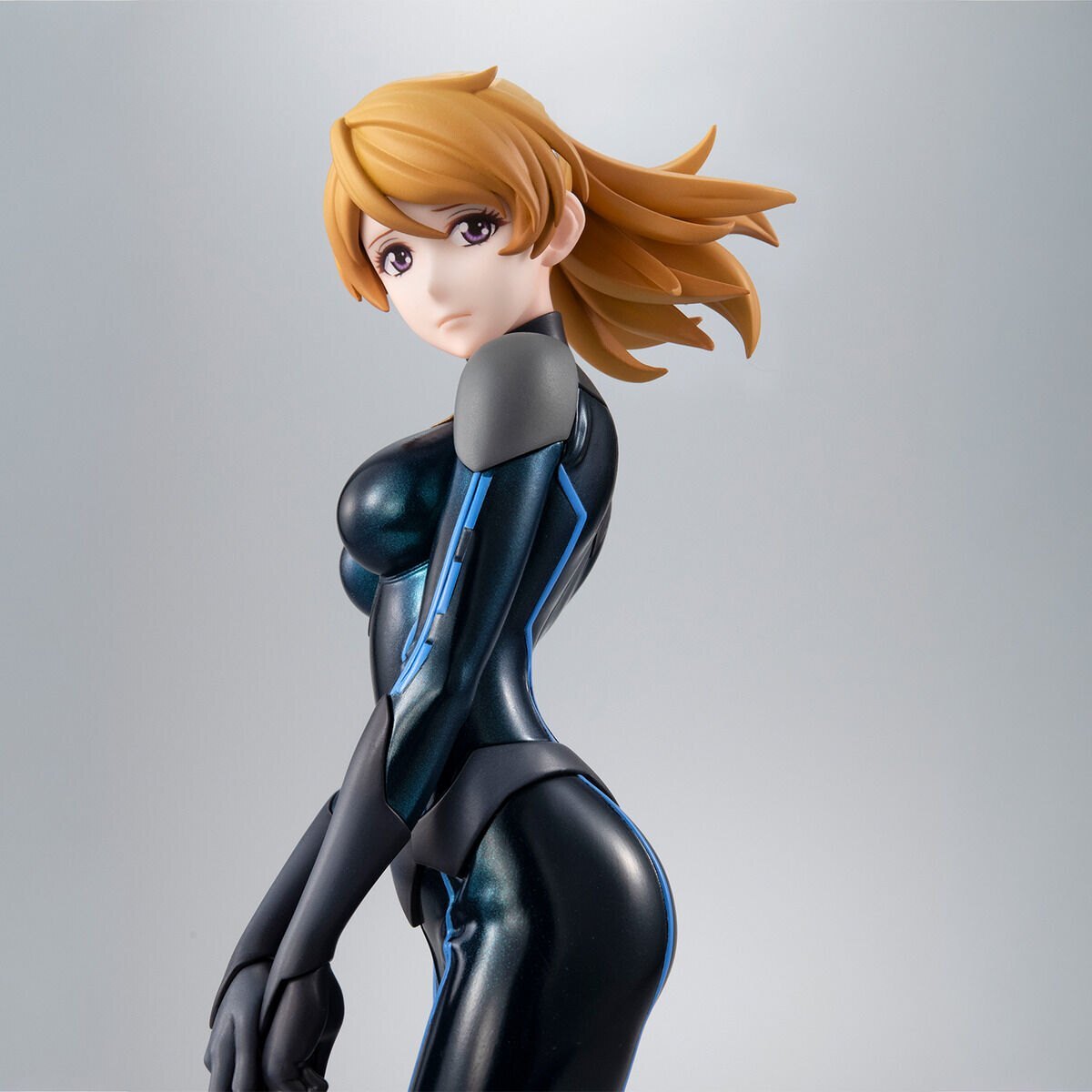 ヤマトよ永遠に REBEL3199＞デザリアム製の黒スーツの森雪がフィギュア