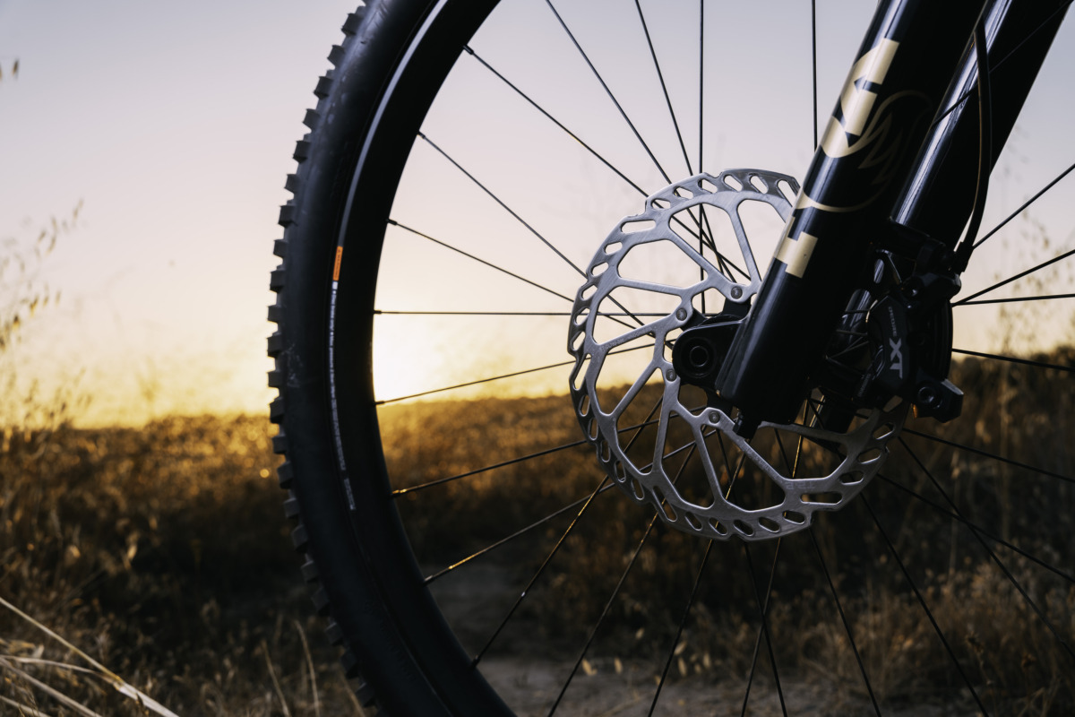 シマノがMTB用2.2mm厚ディスクブレーキローターを発表。熱管理と操作性