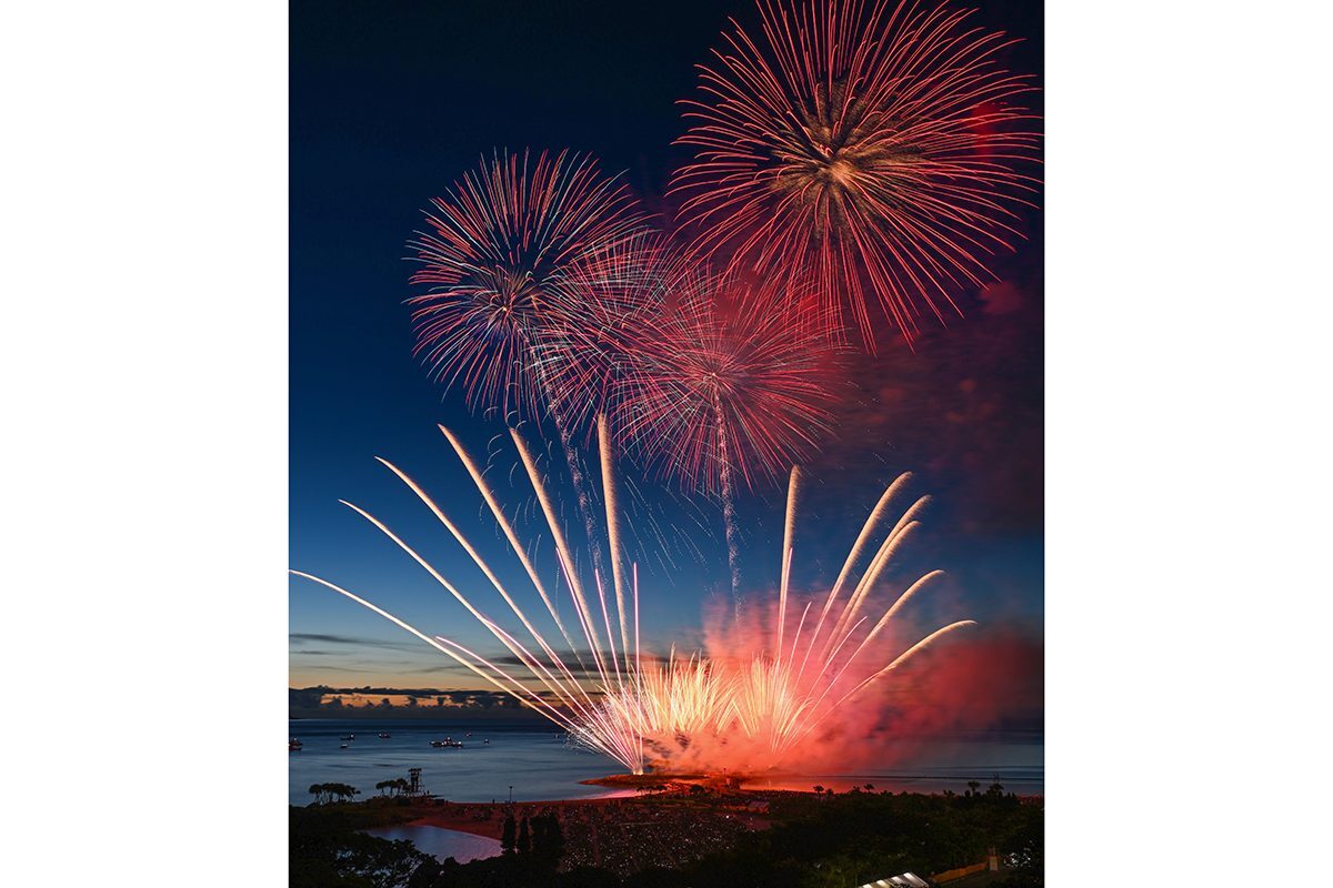 夏の夜に大輪1万発 海洋博美ら海花火大会 沖縄（琉球新報） - Yahoo
