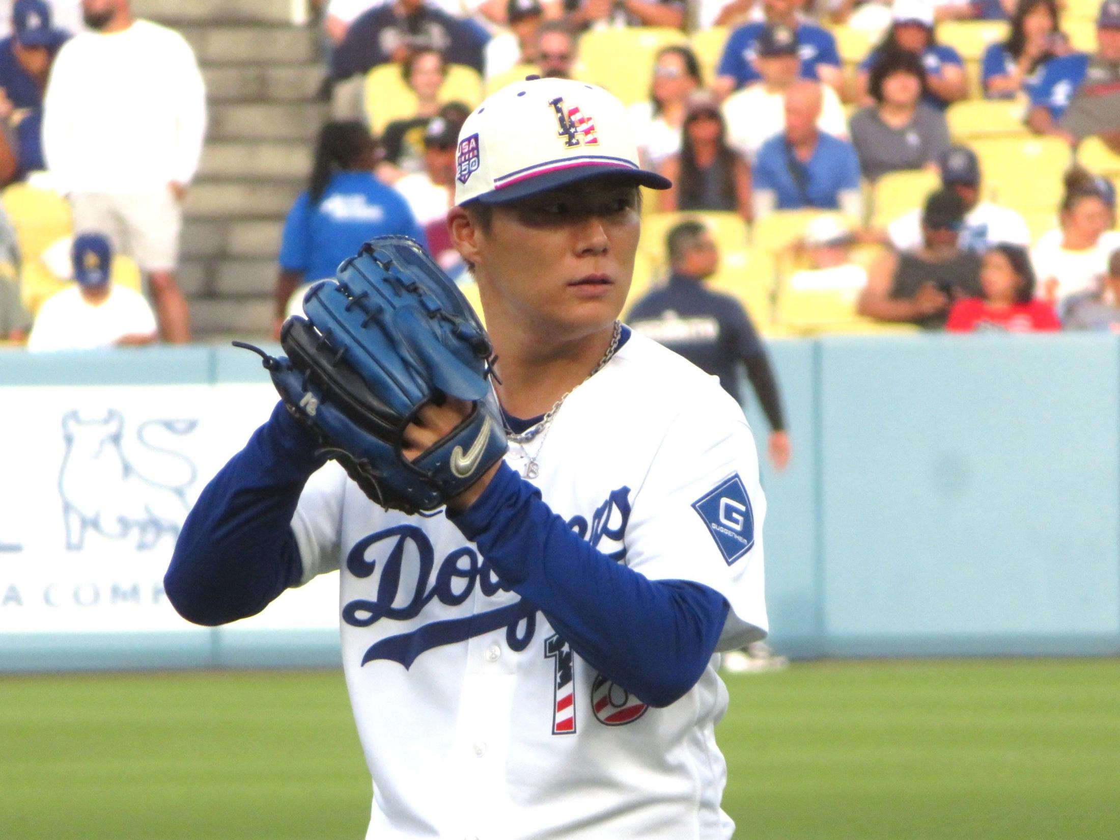 ドジャース・山本由伸 3イニングで5K 初回の2死一、三塁は157