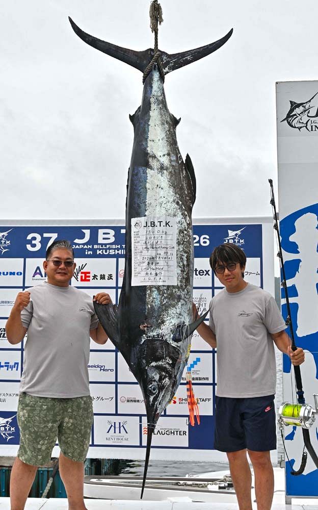 最大134㌔に笑顔 和歌山県串本でカジキ釣り大会（紀伊民報
