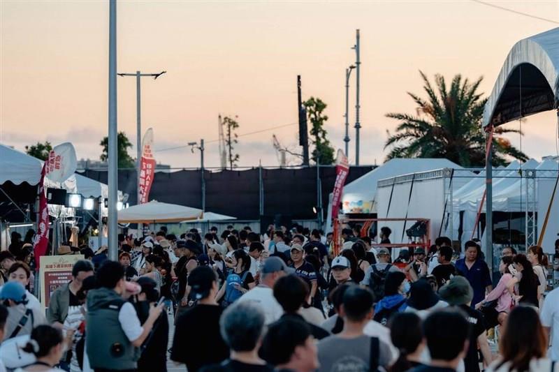 台湾・高雄でビール楽しむ音楽フェス 3日間で8万5000人来場、つまみ