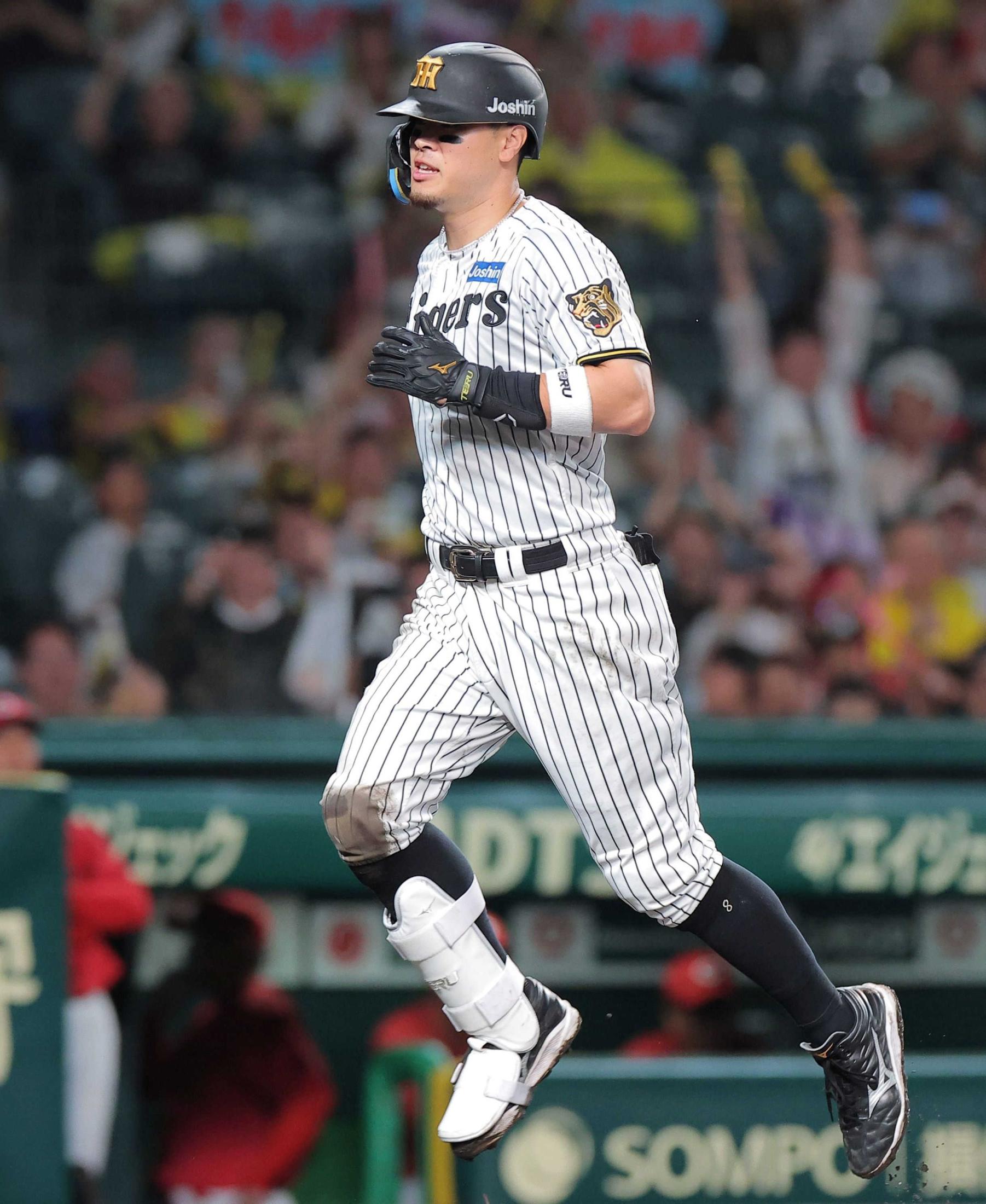 阪神・佐藤輝 激走“Vランニング弾”4番お目覚め！自己最多10度目の