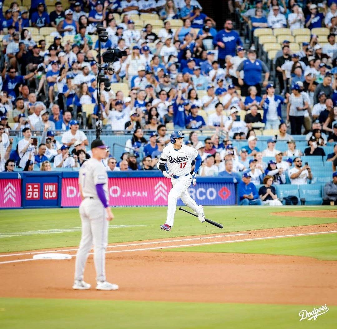 大谷翔平 300号メモリアル弾はエンゼルス時代の同僚から 打席入る前