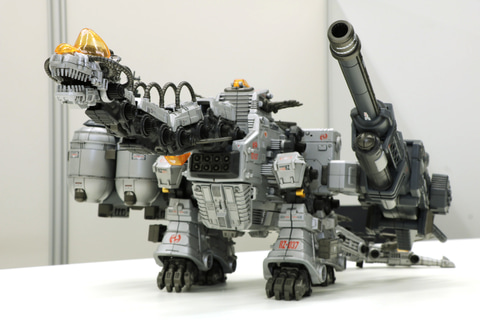 AZ-17DX ウルトラザウルス グラビティカノン仕様」開発担当者