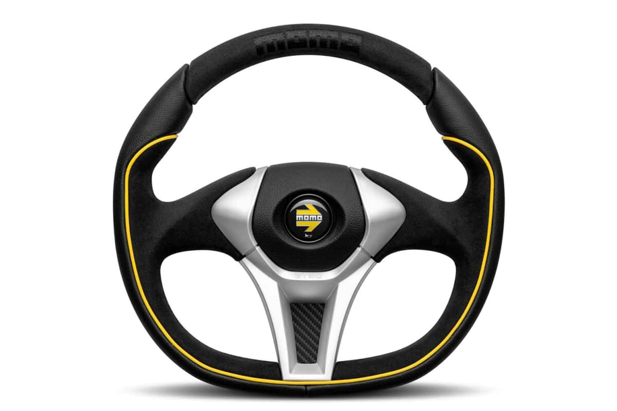 リアルカーボンと本革の造形美！ MOMOの新作ステアリング「GT50 2.0