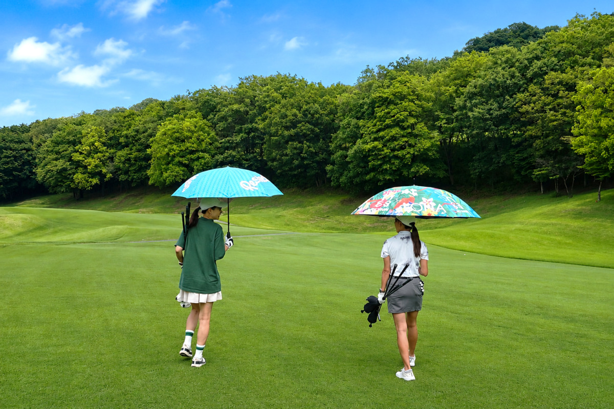 ゴルフ場の傘じゃダメ？！真夏のラウンドで差がつく【マイパラソル】の