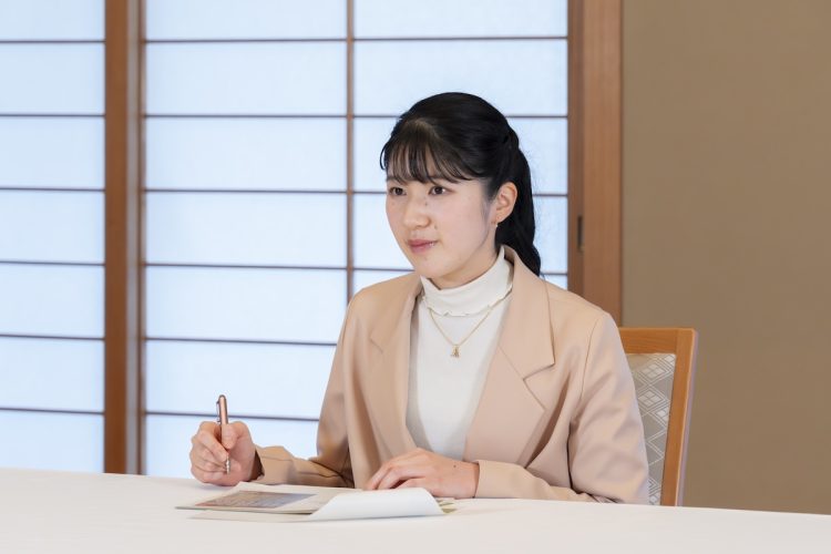 しなやかな静寂を保つ愛子さまの“美しい所作”の源泉…「途切れない集中力」「相手への敬意」「傾聴する姿勢」が生み出す“ほかの皇族方との違い”
