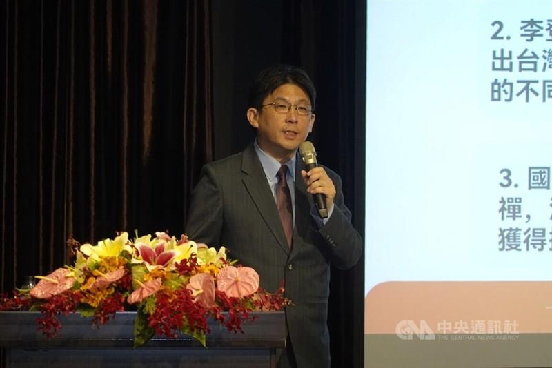 竹製文鎮「我不是我的我」 台湾で、李登輝元総統にお会いしていただいた記念品です。 李登輝元総統、1990年には「中華民国在台湾」言及 関連書籍の発表会で