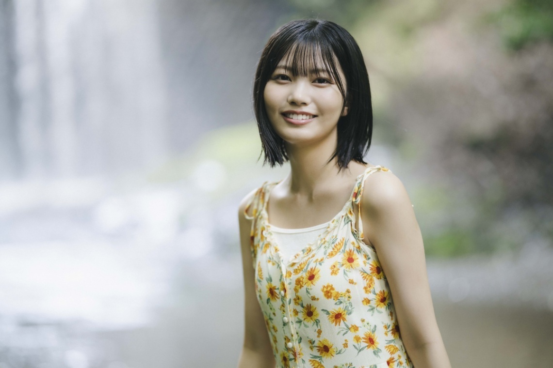 乃木坂46中西アルノ＞大きなスイカを抱え みずみずしさと透明感