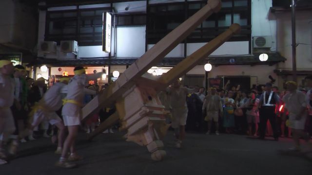 熱気！“天下の奇祭” 木曽町の伝統「みこしまくり」400キロを超える