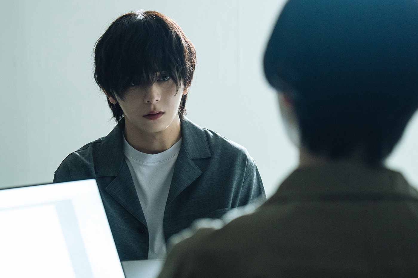 最終値下げカリモクドマーニLouisXV1人掛けソファ山田涼介主演ドラマに使用 山田涼介主演ドラマ『一次元の挿し木』が第4話の追加場面写真を解禁
