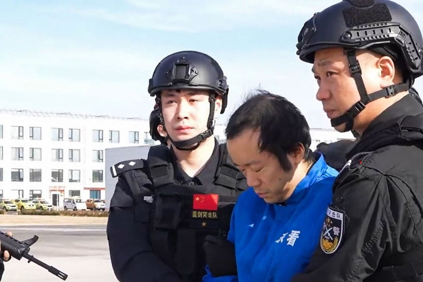 中華人民共和国 警察 #実物 カンボジアの詐欺組織トップ・陳志を中国検察が正式逮捕（中央日報日本