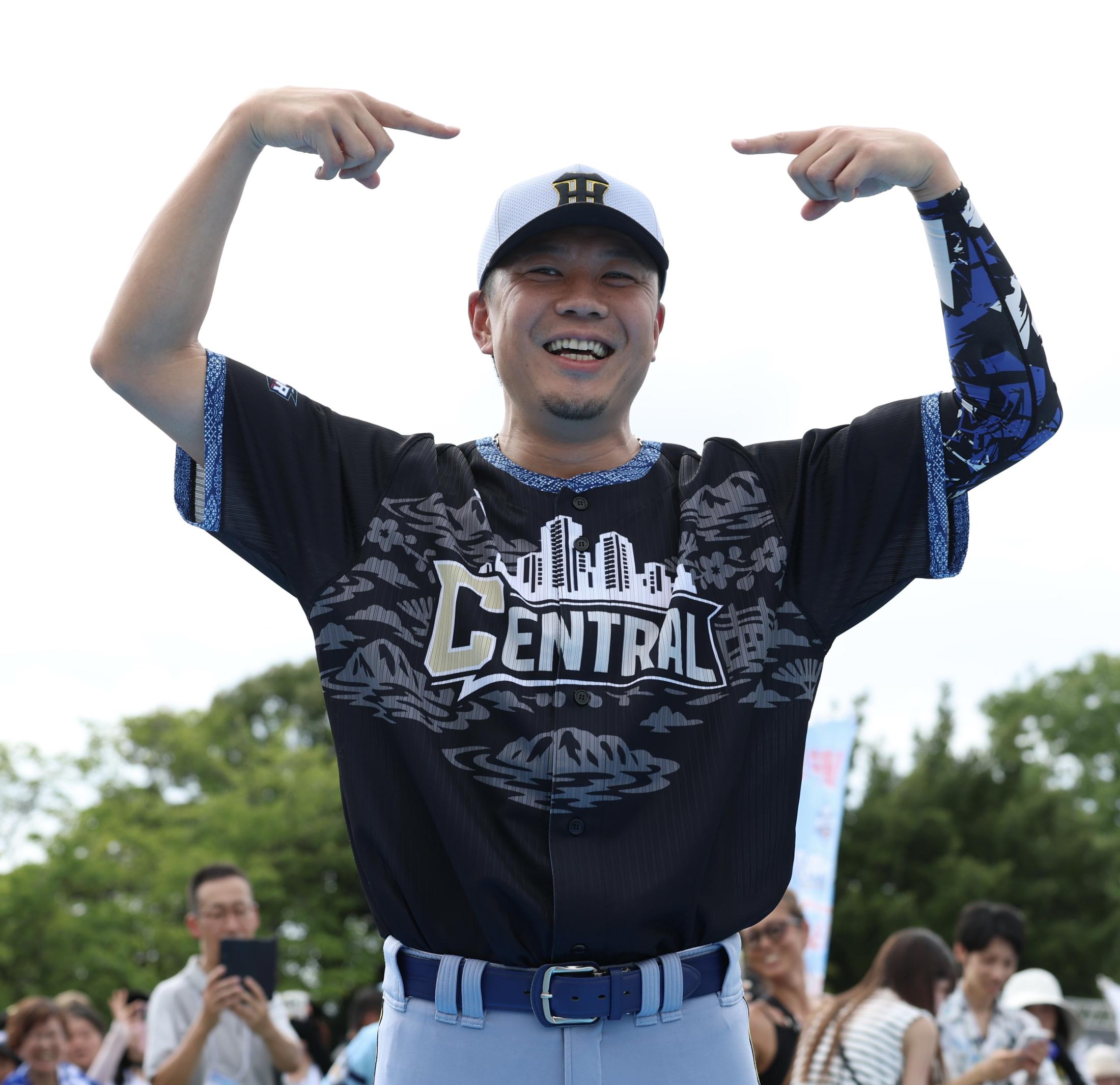 えっ！？中日・大野雄大が阪神のユニホームで球場入り 宿舎にユニ未着
