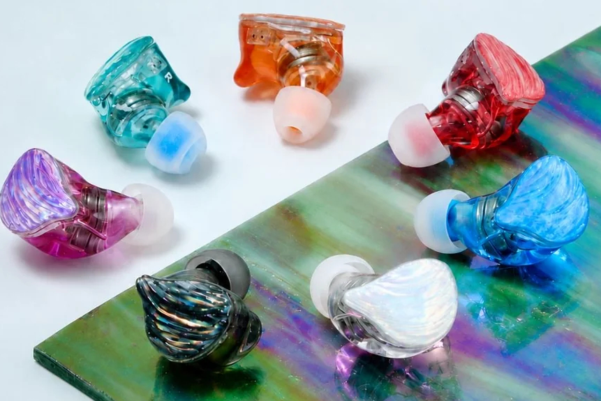 LIFEEAR、透明レジン×着せ替え対応の有線イヤホン「Nova Shell」。全7