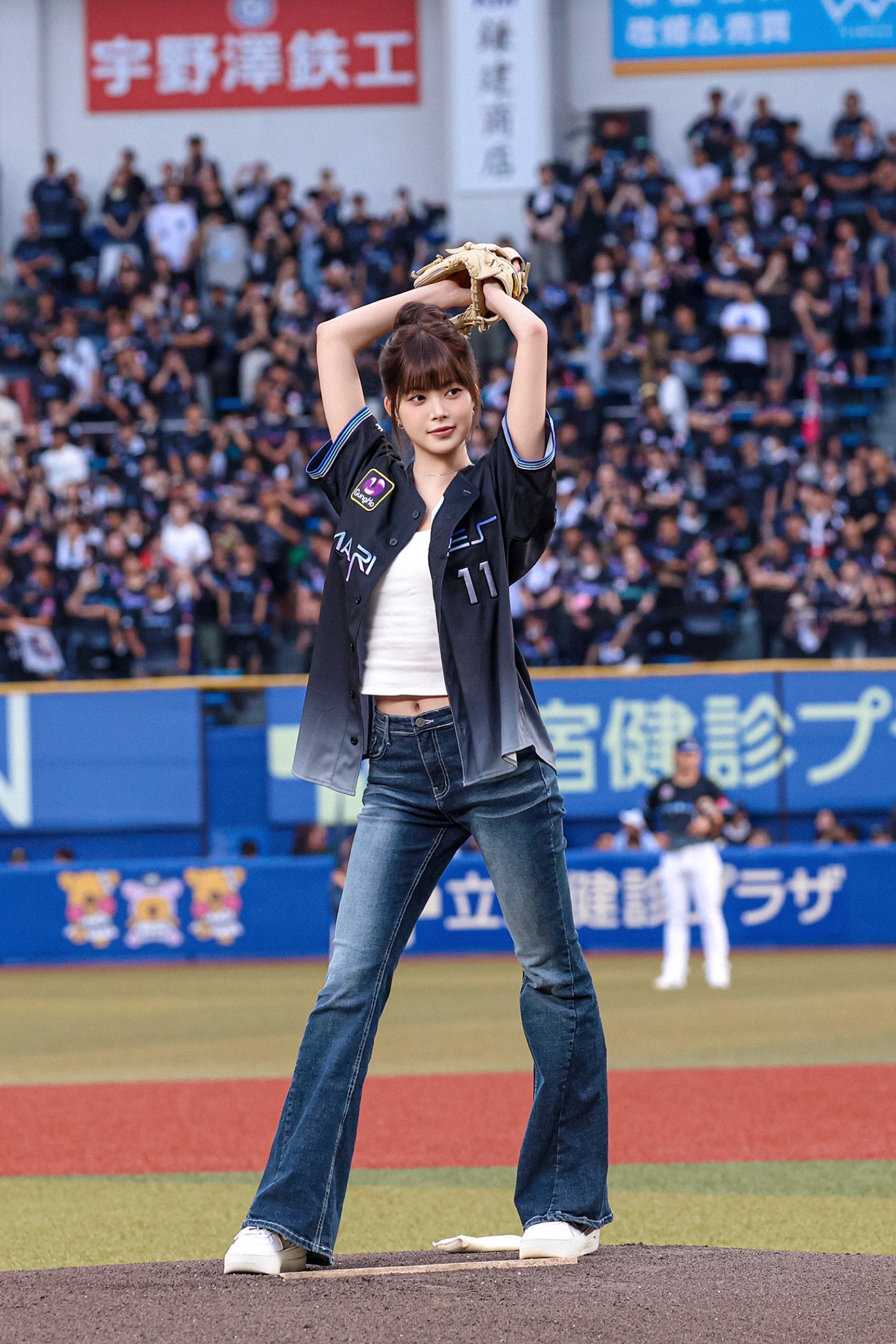 LE SSERAFIMウンチェ、お団子＆ユニフォーム姿でプロ野球始球式に登場