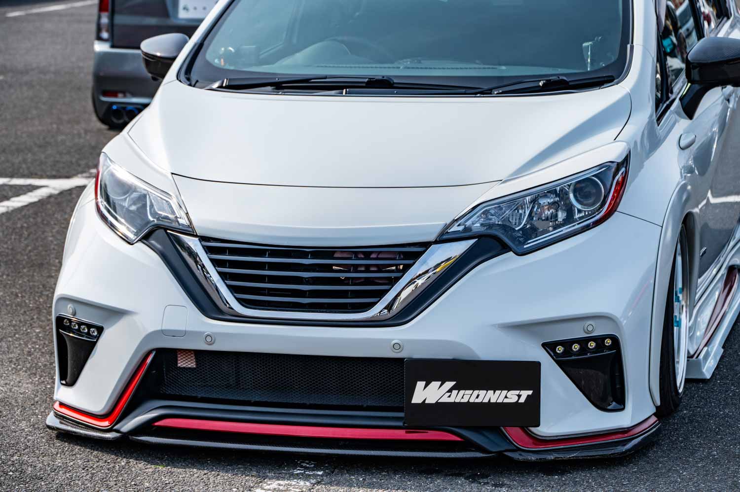 R32 GT-Rと同じホイールを装着！ 日産「ノート」NISMOの公認エアサス
