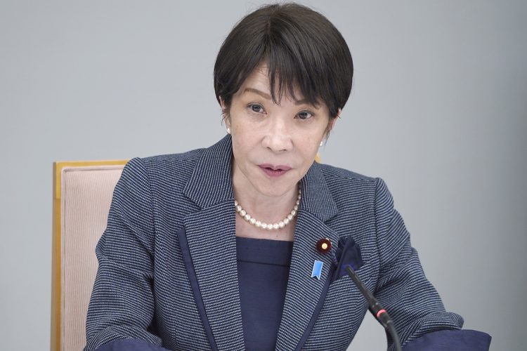 高市早苗首相、新公用車は推定3000万円以上のSUVタイプ　贅を尽くした後部座席でたばこを吸うのが至福の時間か　どんどん延びる乗車時間（NEWSポストセブン） - Yahoo!ニュース