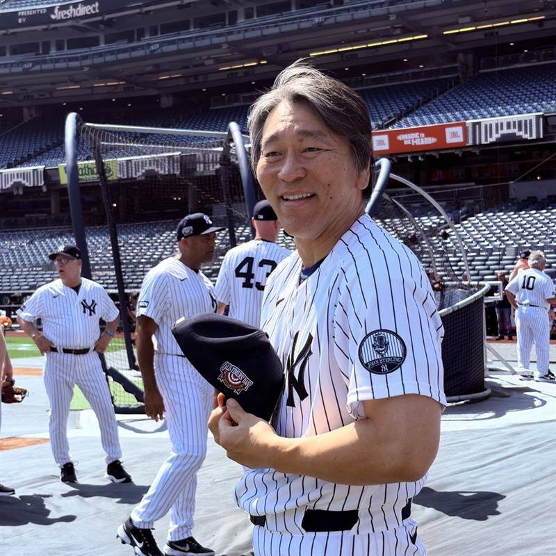 松井氏が伝統のヤンキースOB戦で二塁打、先制のホームイン…右翼守備