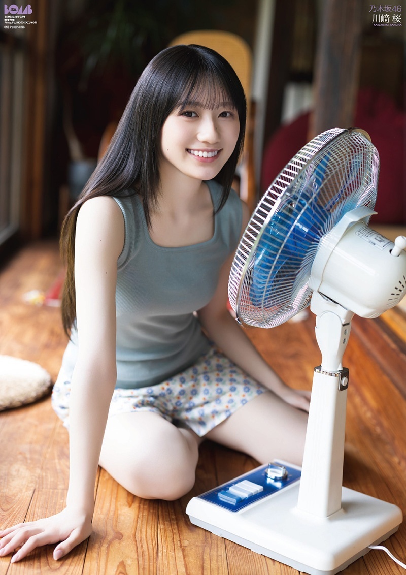 乃木坂46川崎桜＞「BOMB」表紙に 夏っぽさ全開 ノースリーブワンピで
